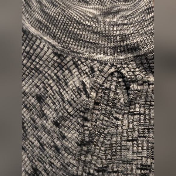 Wynter Women's Black & White Heathered Turtleneck Size Large Rayon & Poly Soft! - Picture 4 of 16